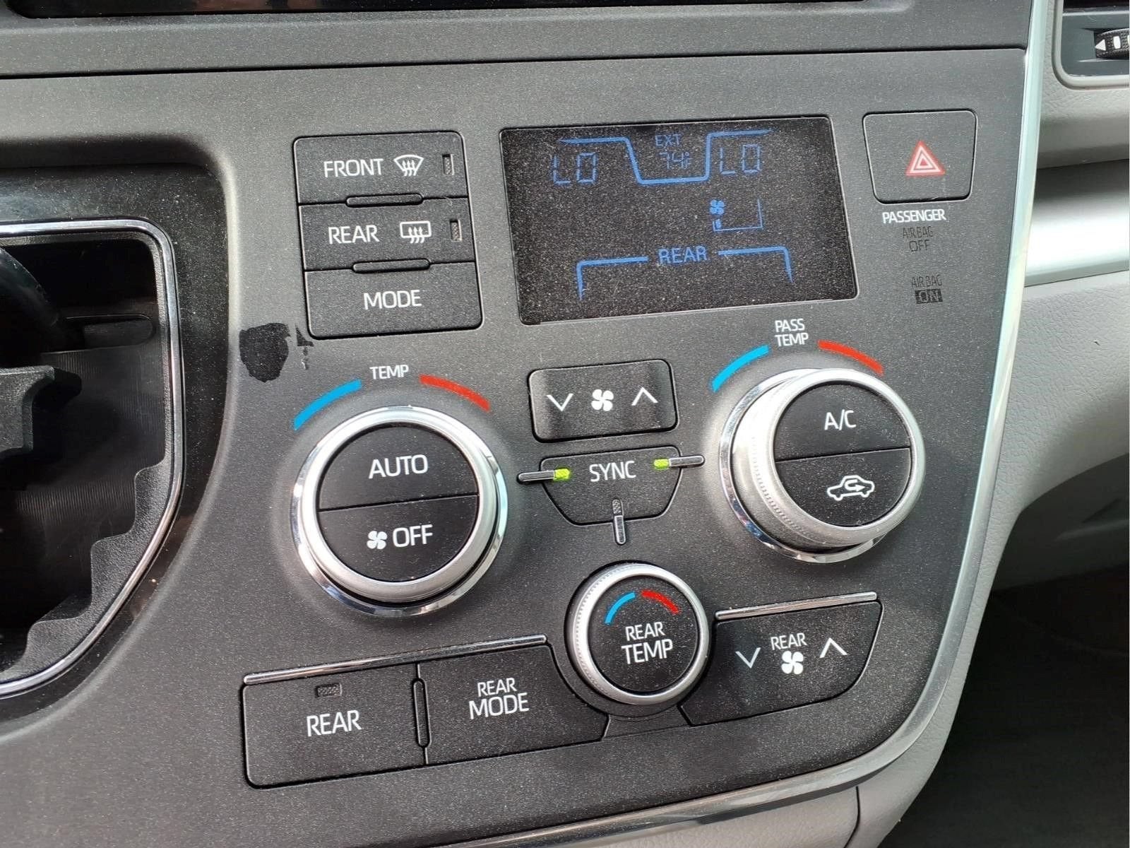 2018 Toyota Sienna LE Auto Access Seat