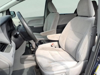 2018 Toyota Sienna LE Auto Access Seat
