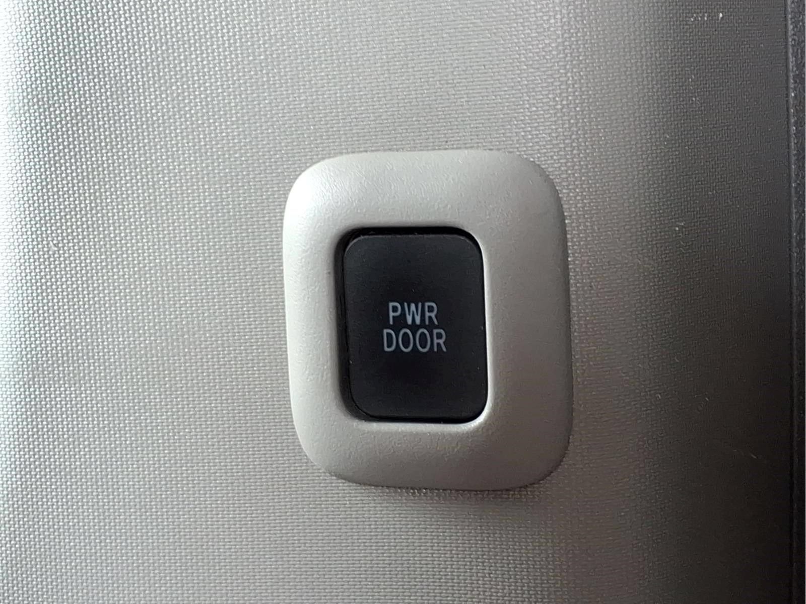 2018 Toyota Sienna LE Auto Access Seat