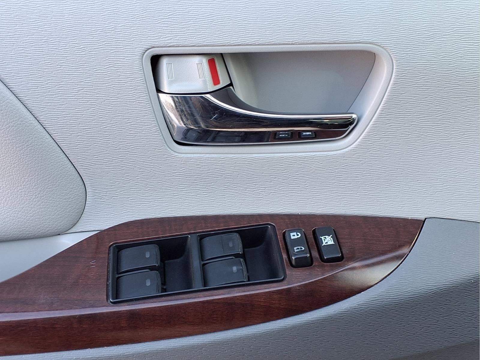 2011 Toyota Sienna XLE AAS