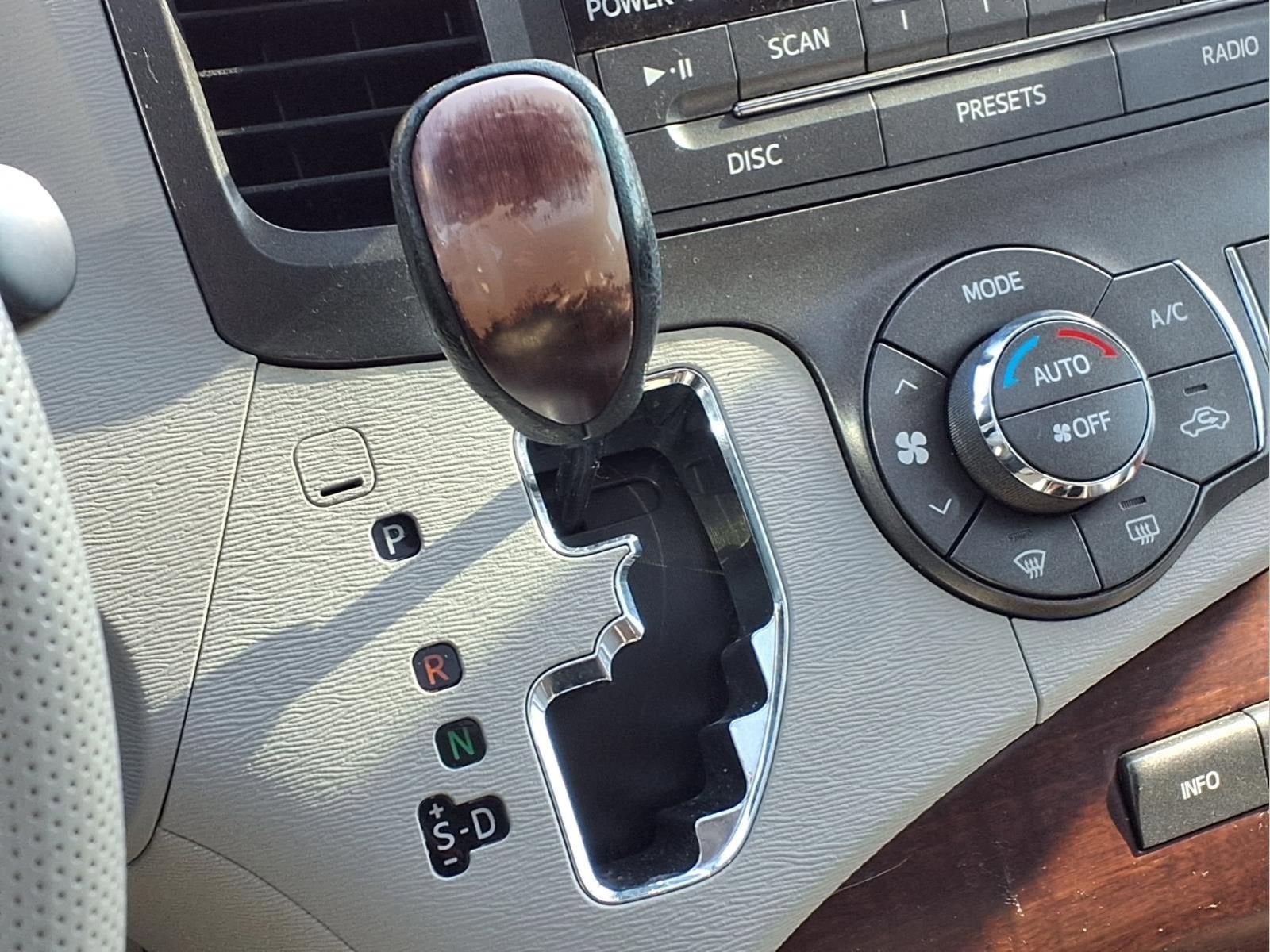 2011 Toyota Sienna XLE AAS